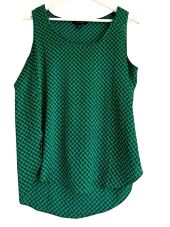Tops - Green Tank Top Classic Sleeveless Design
